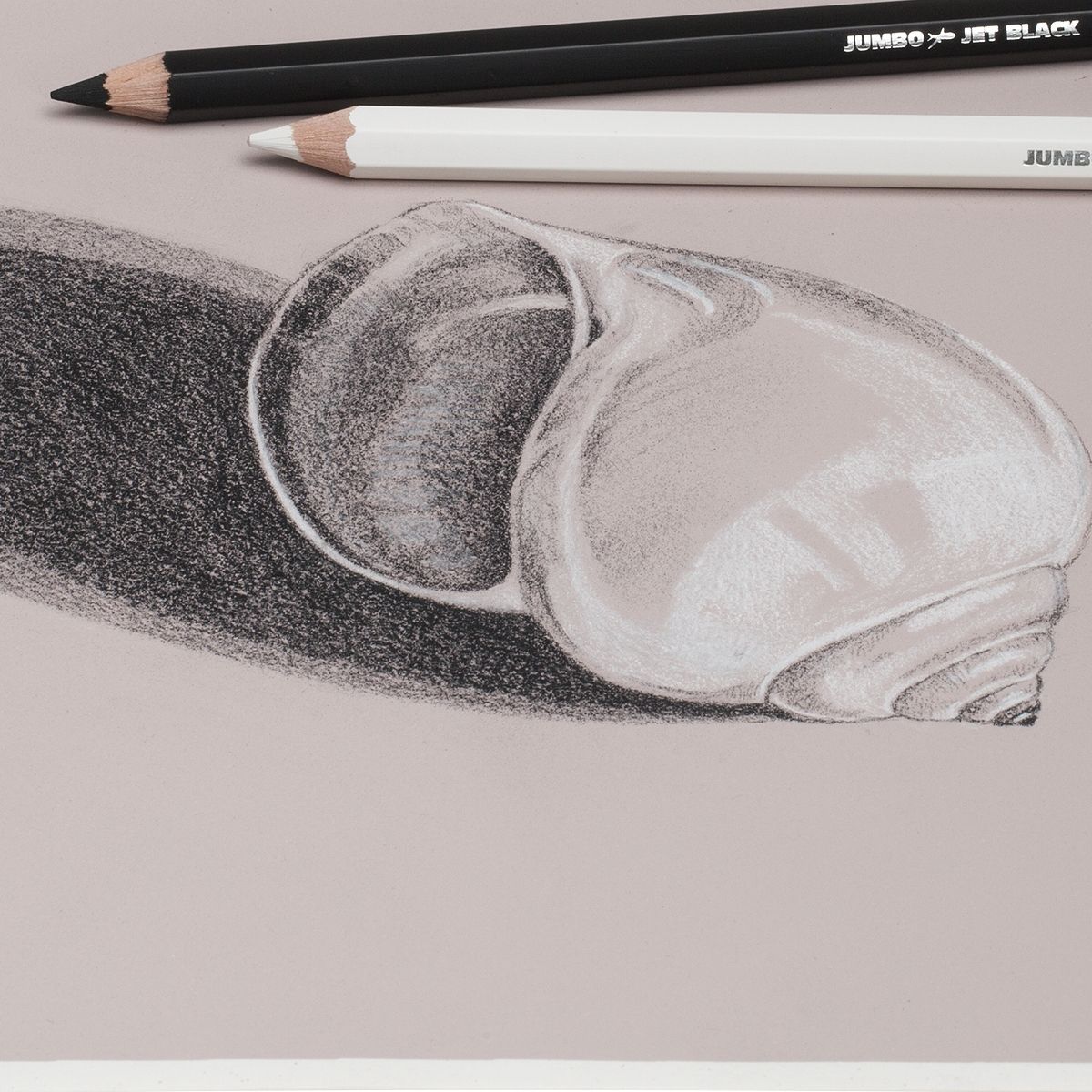 https://www.jerrysartarama.com/blog/wp-content/uploads/2014/01/jumbo-jetoil-charcoal-black-white-pencils-seashell-art.jpg