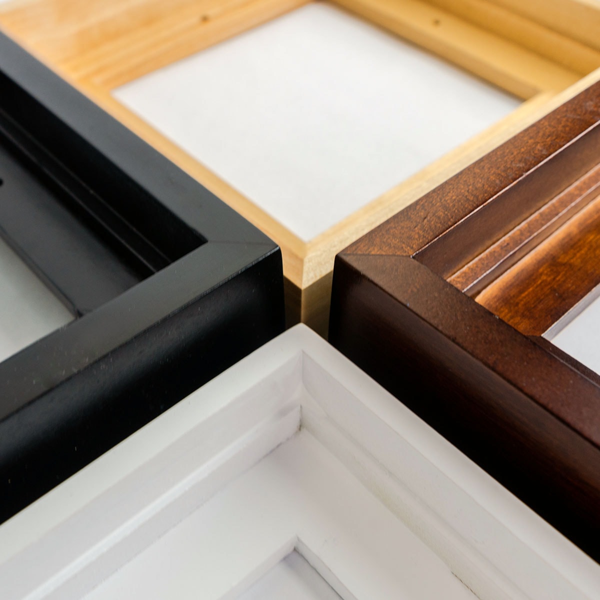 Ampersand Floaterframe corner detail