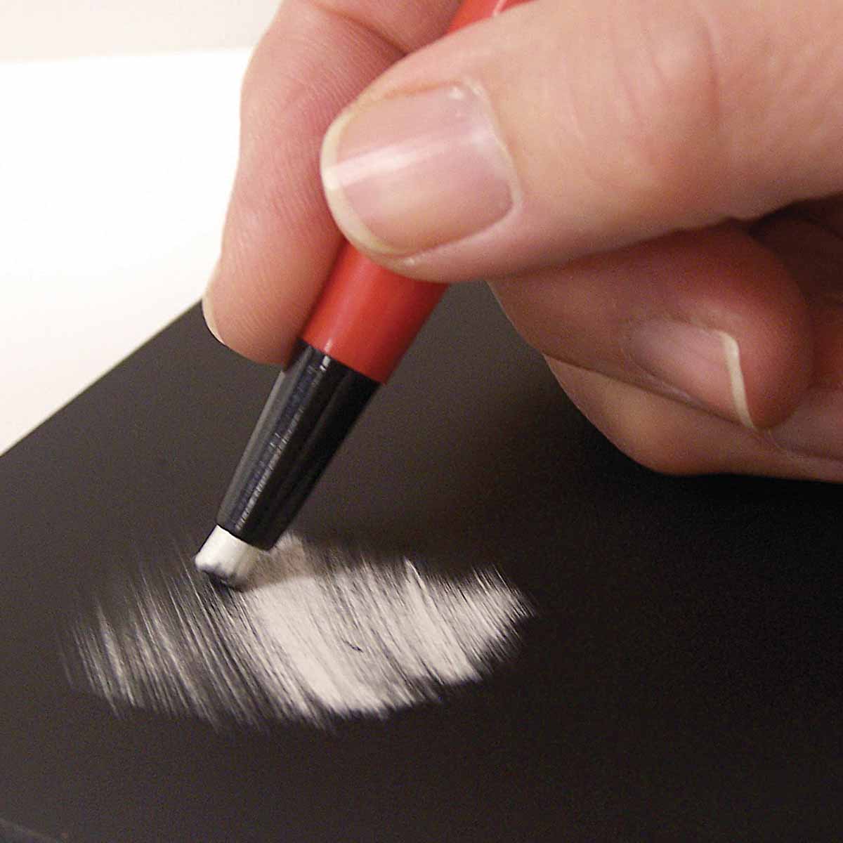 Scratchbord Fiber Brush in use