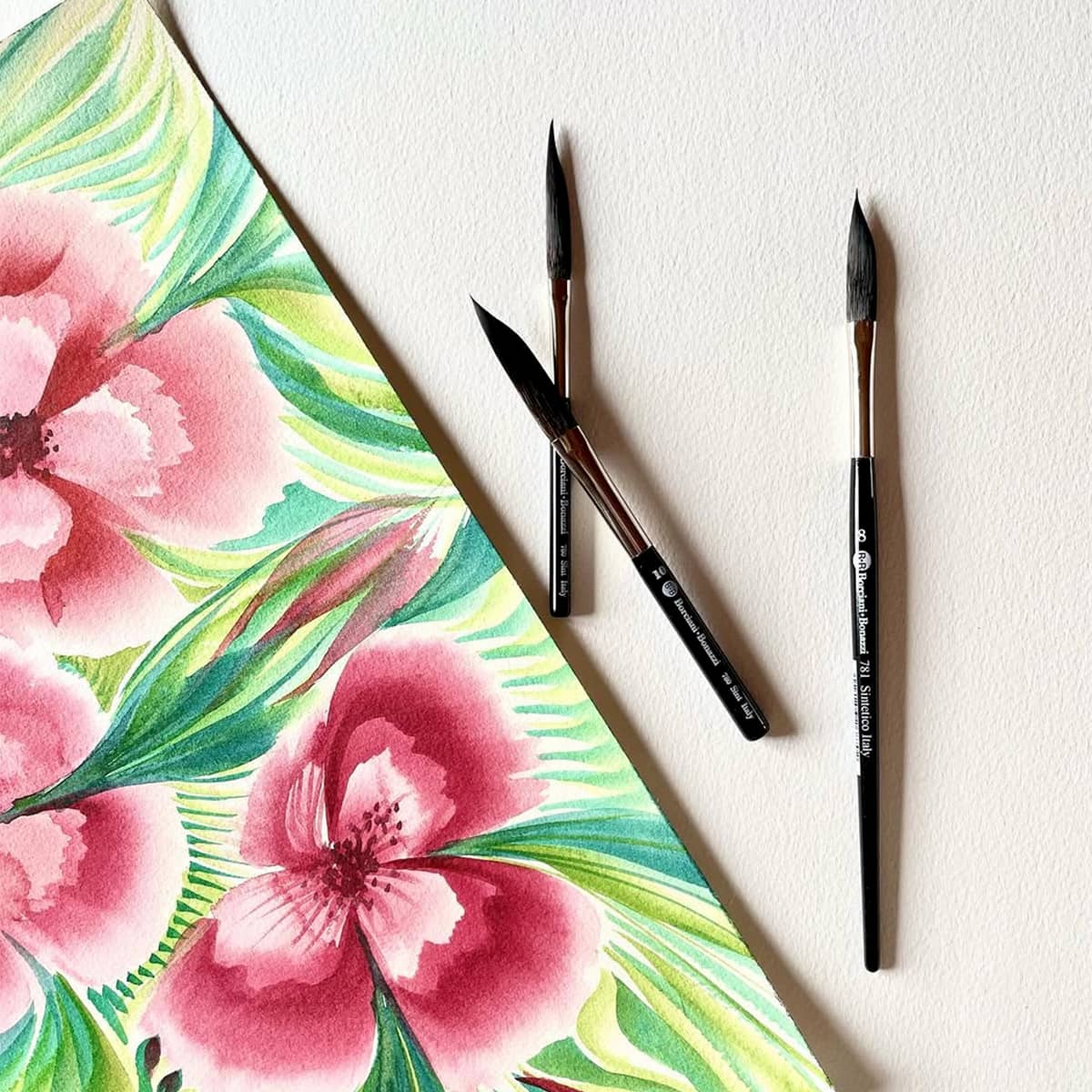 Paint elegant, free-flowing strokes with soft curves