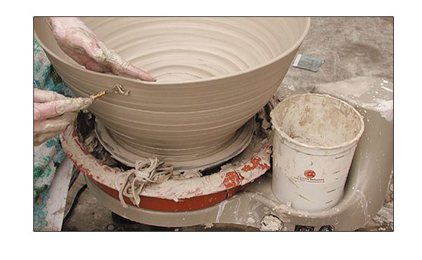 85. Beginners Guide to Wheel Throwing - Ceramics for Beginners 