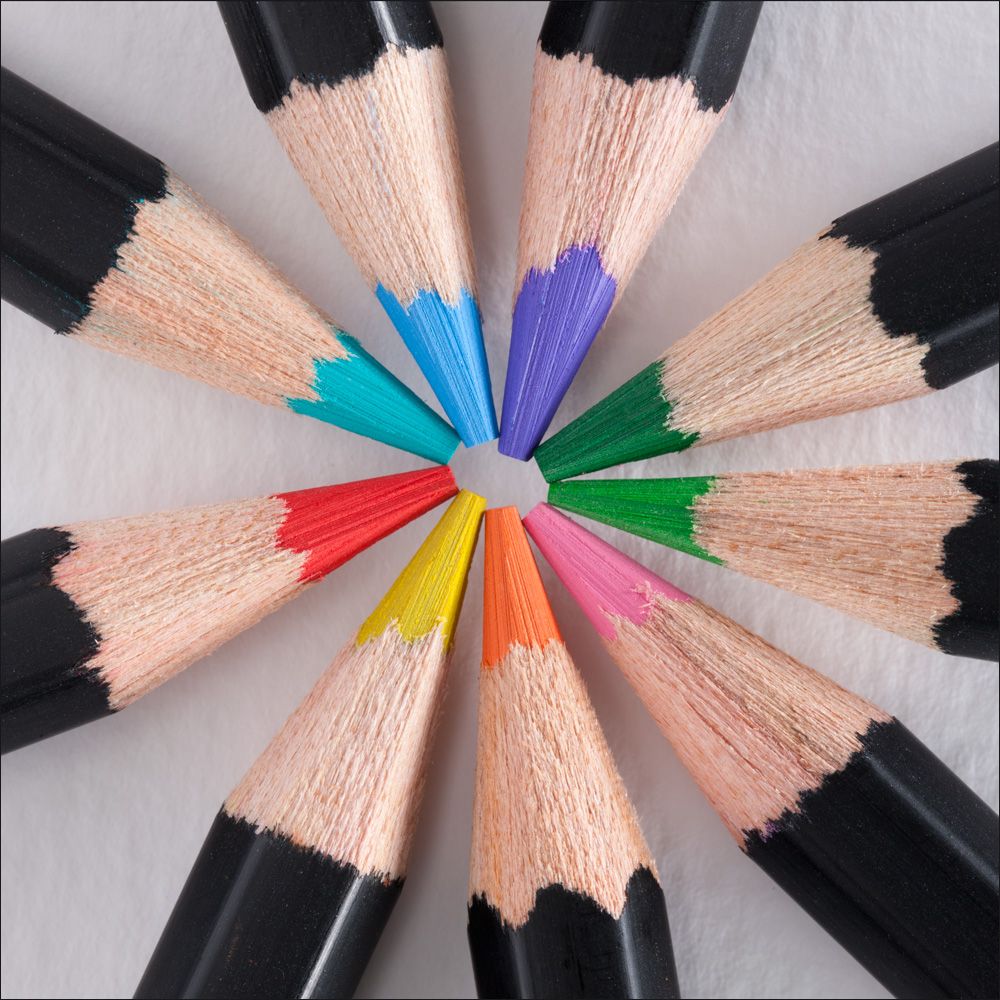 Using highly pigmented, vibrant colors, every shade has superior light resistance for lasting works of art.
