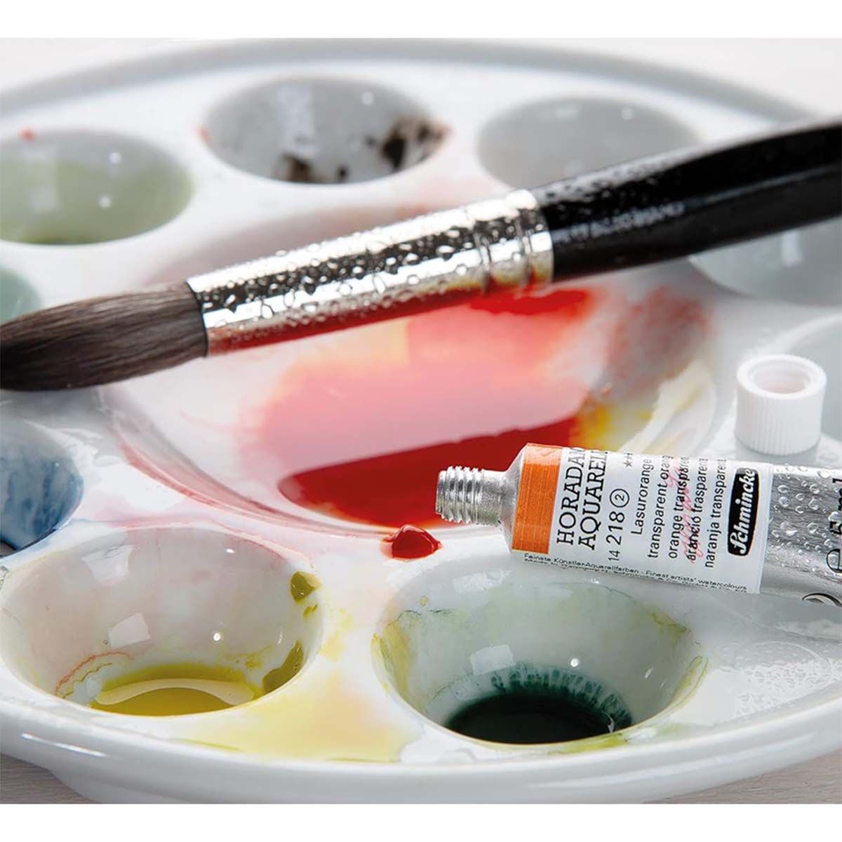 Paint is reusable once dried on palette