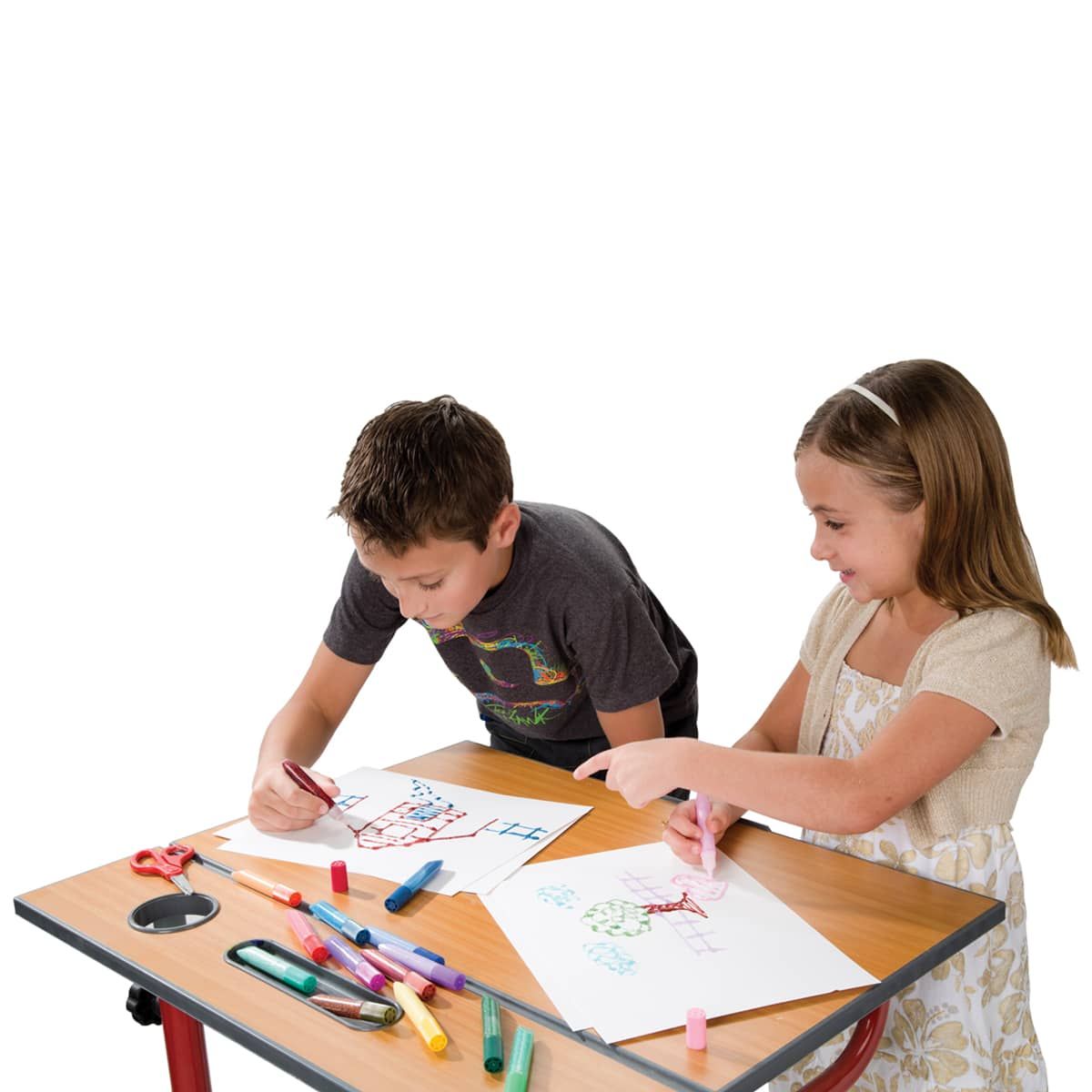 Young artists will love creating and admiring their 3D masterpieces!
