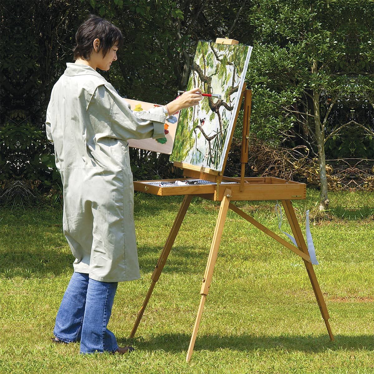 Sturdy and compact, the ideal french easel for Home, studio, and field!