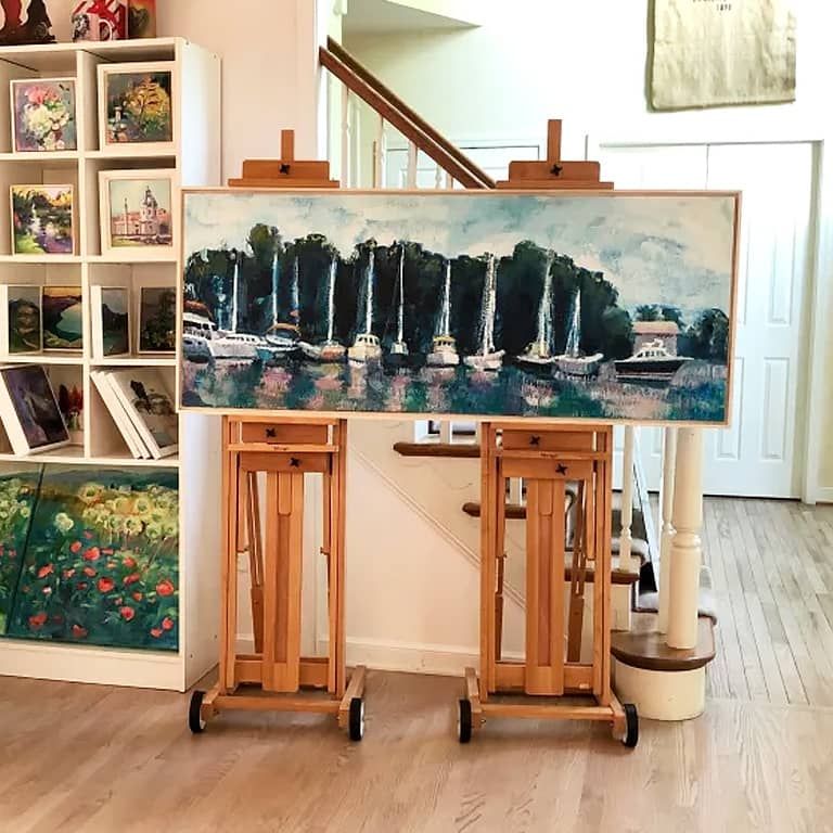 Sturdy to hold 2 canvases side by side