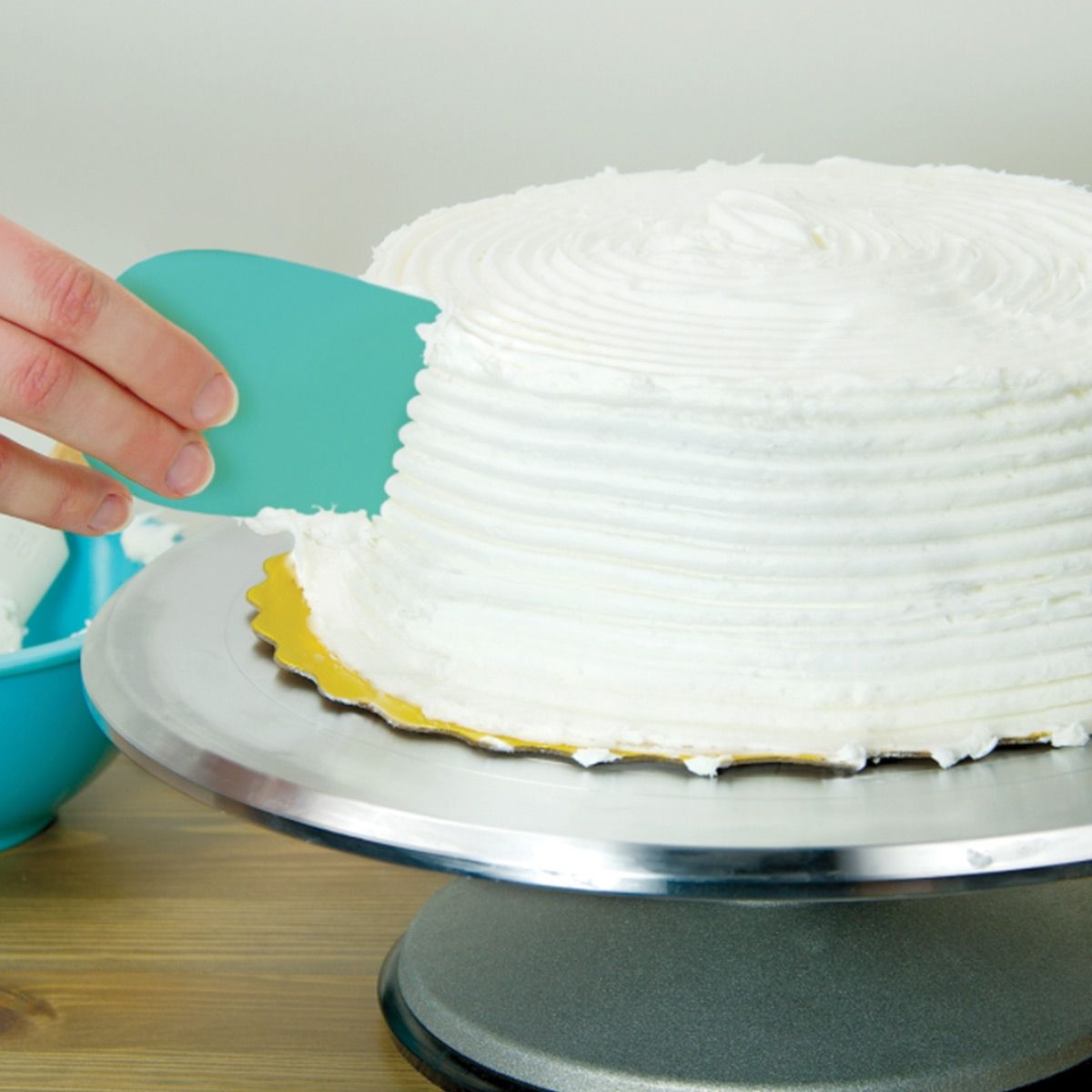 Princeton Brush Catalyst Contours are great for cake decorating
